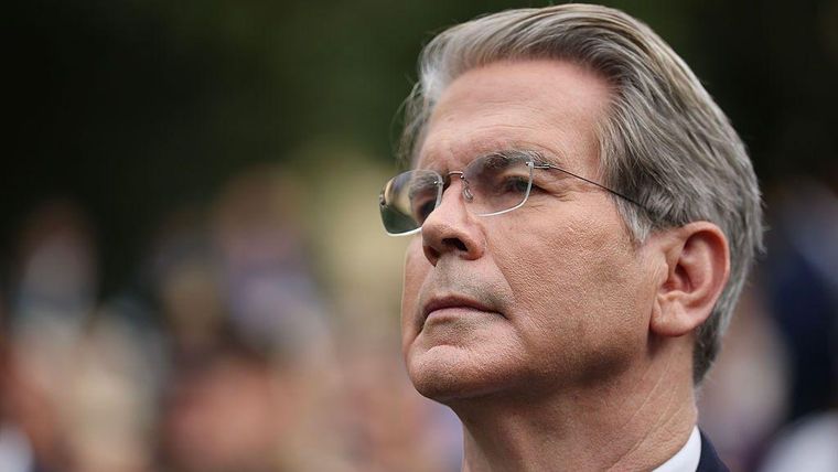 El secretario del Tesoro de Estados Unidos, Scott Bessent, dijo que  "todas las opciones están sobre la mesa" para estabilizar la economía de Argentina.