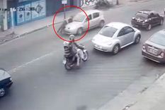 El agente de tránsito fue arrastrado por el automovilista El agente de tránsito fue arrastrado por el automovilista