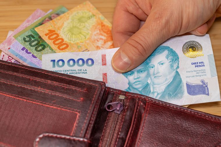 Los jubilados que perciben la mínima cobrarán en octubre $326.266,36 más un bono extraordinario de $70.000.