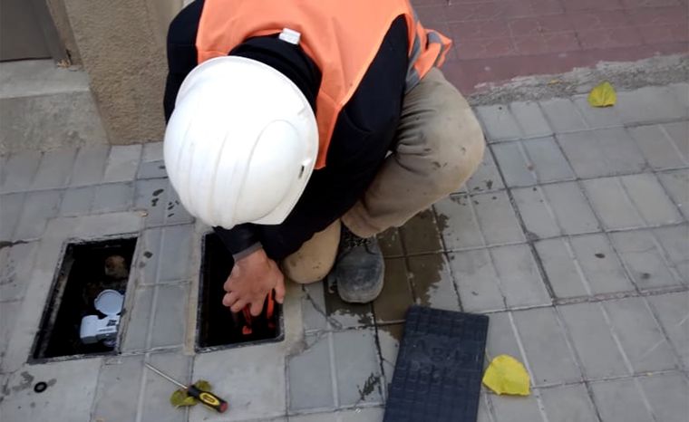 El robo de medidores de agua, una problemática creciente en el Gran Mendoza. Foto: AYSAM