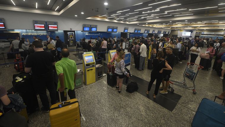 Cancelaciones y reprogramaciones de Flybondi. Foto: Juan Mateo Aberastain Zubimendi Cancelaciones y reprogramaciones de Flybondi. Foto: Juan Mateo Aberastain Zubimendi