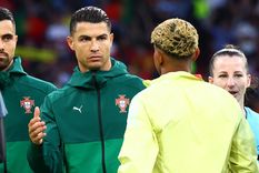Cristiano Ronaldo y Lamine Yamal se dieron la mano antes de la final de la Liga de Naciones de la UEFA entre Portugal y España en Múnich. ¿Qué pasó después? Cristiano Ronaldo y Lamine Yamal se dieron la mano antes de la final de la Liga de Naciones de la UEFA entre Portugal y España en Múnich. ¿Qué pasó después?