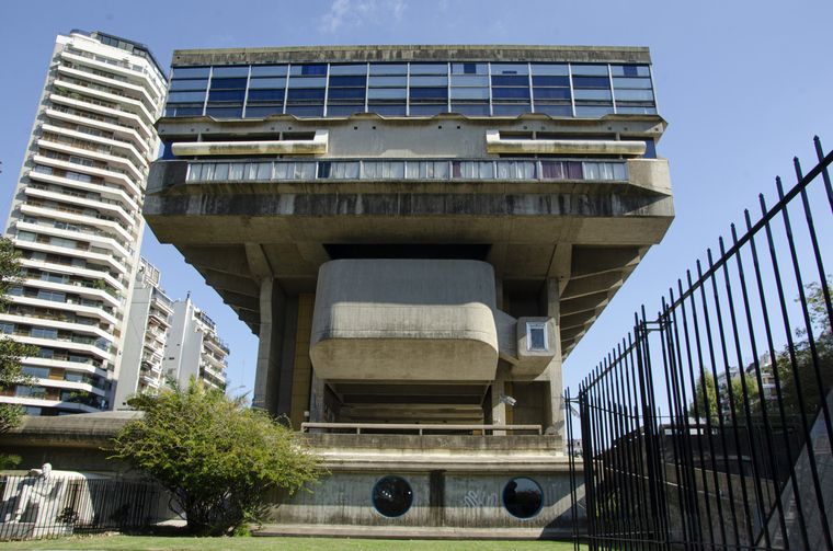 El edificio de la Biblioteca Nacional Mariano Moreno de la Ciudad Autónoma de Buenos Aires. El edificio de la Biblioteca Nacional Mariano Moreno de la Ciudad Autónoma de Buenos Aires.