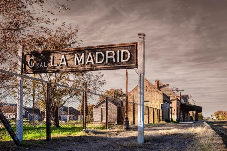 En cada rincón de este pueblo bonaerense se respira historia, calma y ese sentido de comunidad que convierte lo cotidiano en algo especial. En cada rincón de este pueblo bonaerense se respira historia, calma y ese sentido de comunidad que convierte lo cotidiano en algo especial.
