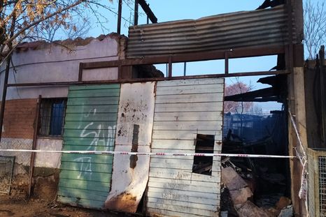 Un incendio se produjo en una casa abandonada en Guaymallén y tuvieron que evacuar a los vecinos de viviendas aledañas Un incendio se produjo en una casa abandonada en Guaymallén y tuvieron que evacuar a los vecinos de viviendas aledañas