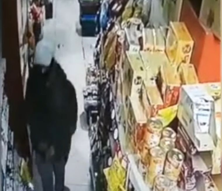 El ladrón intentó robar pero no quiso lo que le ofrecían