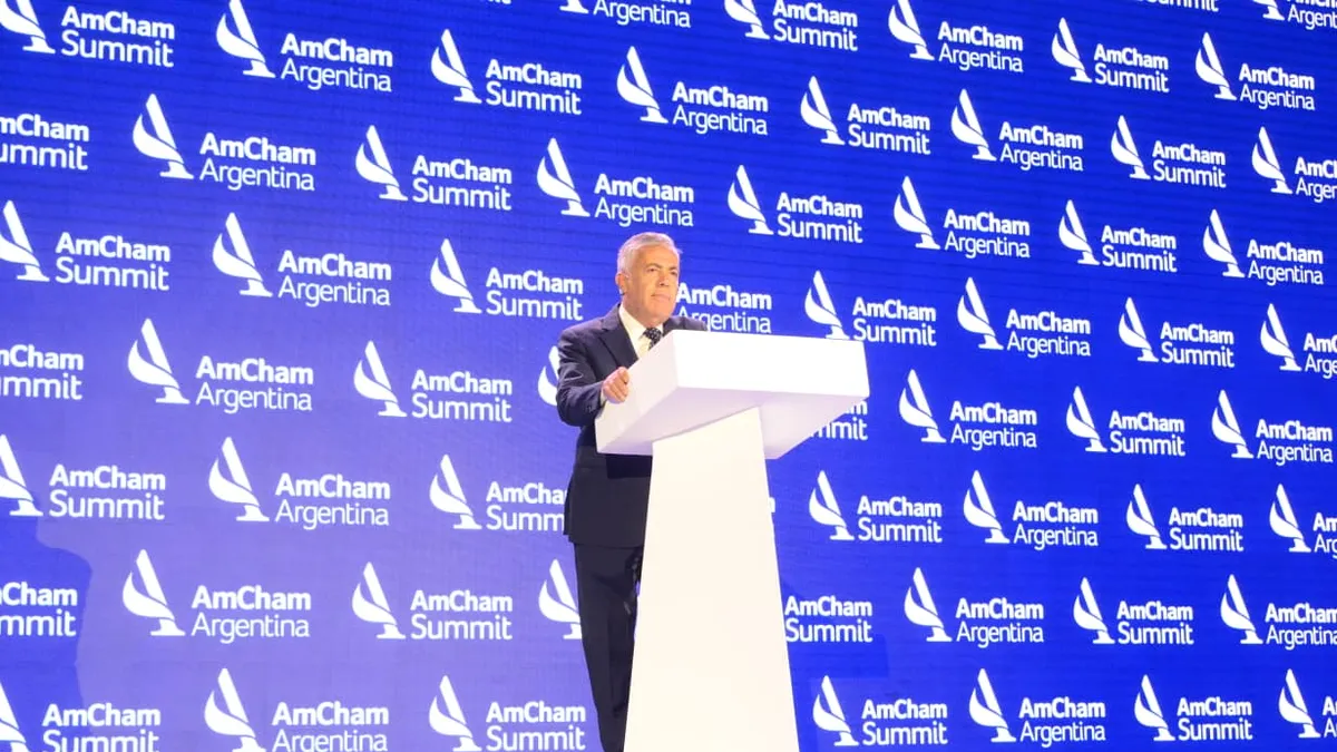 Defensa a Milei y reformas profundas: Cornejo disertó en la AmCham y prometió inversiones