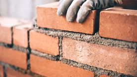 En términos de dólares construir un edificio costó en 2023 US$900 el metro cuadrado, mientras que en 2024 el valor se fue a los US$1.615. Foto: Shutterstock