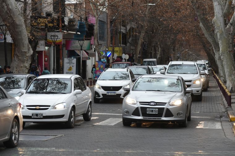 Tener un auto en Argentina es cada día más difícil Foto: Maximiliano Ríos/MDZ