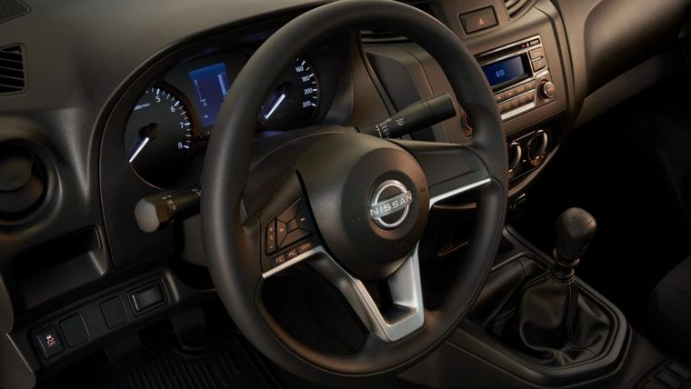 La pick-up se ofrece con configuración naftera y Diésel Foto: Nissan