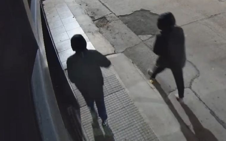 Sospechosos captados por cámaras de seguridad Foto: Captura de video