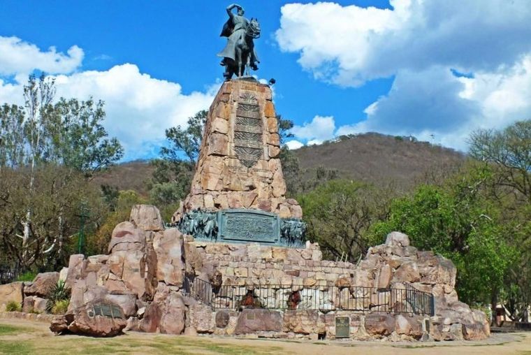 El monumento al General Martín Miguel de Güemes en Salta. El monumento al General Martín Miguel de Güemes en Salta.