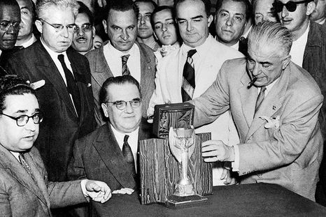 La antigua copa de los Mundiales cuenta con una história muy particular. La antigua copa de los Mundiales cuenta con una história muy particular.