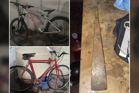 Las bicicletas y la barreta secuestradas a los menores de edad que cayeron por el intento de robo a una vivienda. Las bicicletas y la barreta secuestradas a los menores de edad que cayeron por el intento de robo a una vivienda.