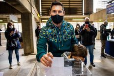 messi emitio su voto en las elecciones presidenciales del barcelona