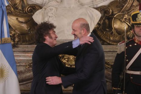 El funcionario destacó proyecciones ambiciosas para los próximos años, citando datos de Horacio Marín (YPF), quien estima que Argentina exportará 1 millón de barriles de petróleo. El funcionario destacó proyecciones ambiciosas para los próximos años, citando datos de Horacio Marín (YPF), quien estima que Argentina exportará 1 millón de barriles de petróleo.
