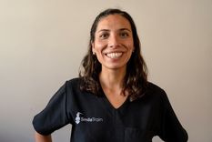 Natalia Martínez es cirujana del Hospital Humberto Notti y realiza operaciones a niños y niñas con fisura de labio palatina. Foto: Gentileza