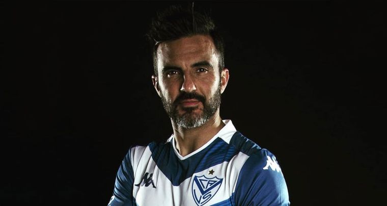 Cubero y el posteo en medio de la dolorosa derrota de Vèlez. Foto: @fabiancuberooficial