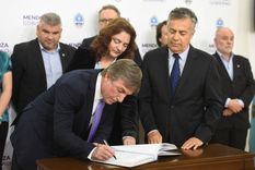 El gobernador Alfredo Cornejo impulsa un plus salarial para el personal de la Asesoría de Gobierno, que conduce Ricardo Canet.