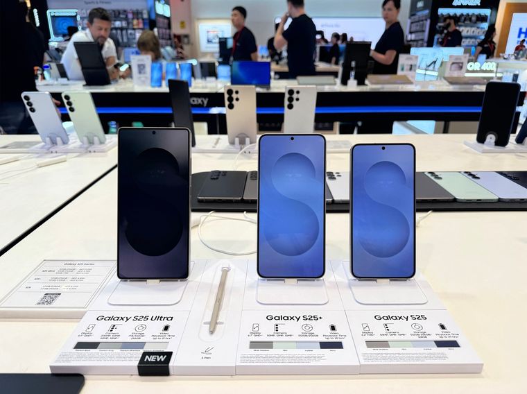 Samsung acepta equipos con detalles leves de pantalla bajo ciertas condiciones en Argentina. Samsung acepta equipos con detalles leves de pantalla bajo ciertas condiciones en Argentina.