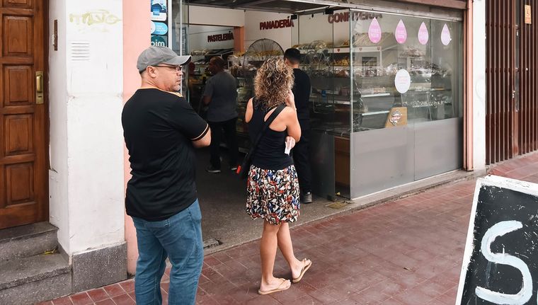 Los comercios del centro de Mendoza operan con horario reducido durante el feriado del 24 de marzo. Foto: Archivo MDZ