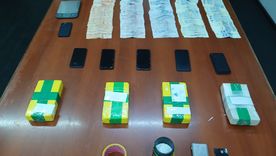 Una serie de allanamientos en el Gran Mendoza dejaron como saldo cinco detenidos y más de cuatro kilos de drogas secuestrados.