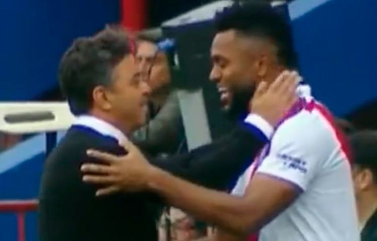 Gallardo hizo reír a Borja antes de que ingresara para jugar el San Lorenzo-River.