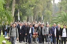 Los integrantes del velorio de Menotti. Foto: EFE Los integrantes del velorio de Menotti. Foto: EFE