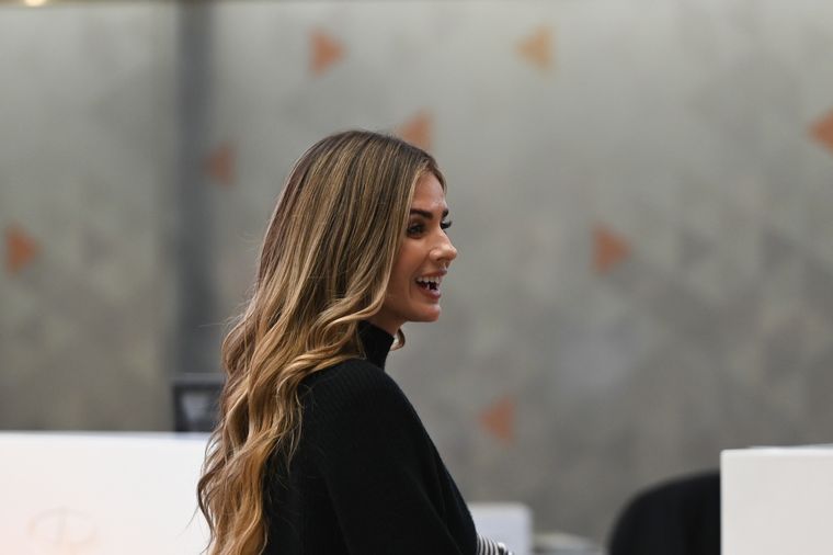 La China Suárez ya está viajando a Turquía, allá se encontrará con Mauro Icardi para pedirle explicaciones sobre los supuestos chats que mantuvo con La Cuerpo. La China Suárez ya está viajando a Turquía, allá se encontrará con Mauro Icardi para pedirle explicaciones sobre los supuestos chats que mantuvo con La Cuerpo.