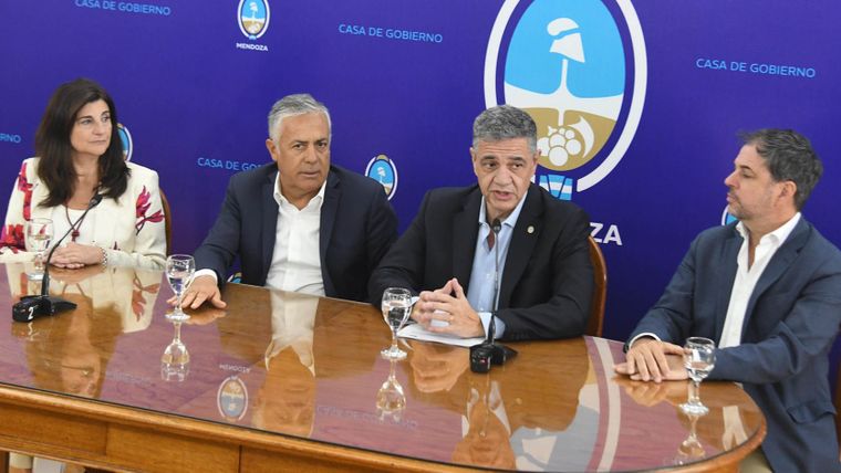 Gabriela Testa, Alfredo Cornejo y Jorge Macri