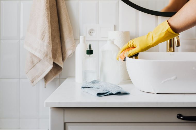 3 consejos útiles para quitar el mal olor y destapar el lavabo Destapa tu lavabo con alguna de estas ideas. Foto: Pexels 3 consejos útiles para quitar el mal olor y destapar el lavabo Destapa tu lavabo con alguna de estas ideas. Foto: Pexels