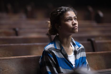 La serie trata temas como la adicción, identidad, sexualidad, trauma y salud mental entre adolescentes. La serie trata temas como la adicción, identidad, sexualidad, trauma y salud mental entre adolescentes.