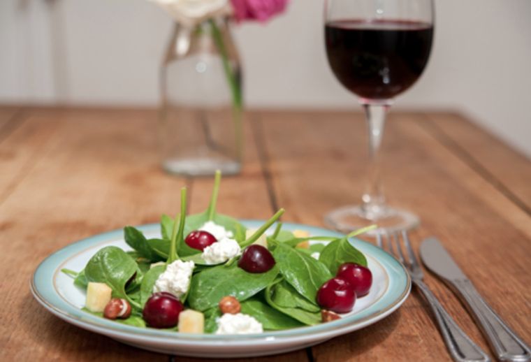 Ensalada de espinacas y cerezas Ensalada de espinacas y cerezas