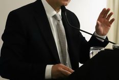 Nestór Grindetti se dirigió con dureza contra Roberto Baradel este jueves en Bahía Blanca Foto: Prensa Grindetti