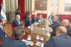 Sergio Massa junto a José Alberto Zuccardi y otros referentes de la COVIAR. Foto: Gentileza