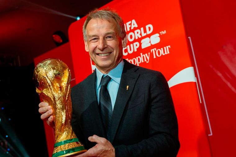 Jürgen Klinsmann apuntó contra los manejos del fútbol italiano.