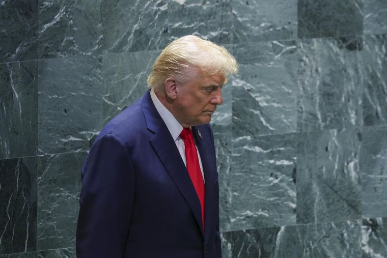 El mandatario de Estados Unidos vivió una escena con una escalera en la ONU. Foto Efe El mandatario de Estados Unidos vivió una escena con una escalera en la ONU. Foto Efe