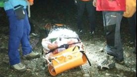 En un operativo de rescate extremo que demandó ocho horas en la cordillera de Neuquén, se logró asistir a una anciana aislada por la nieve.
