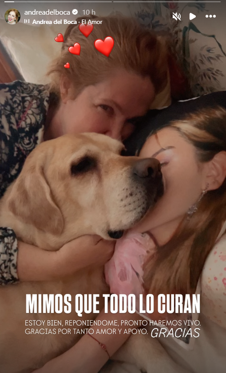 Andrea del Boca acompañada por su hija y su mascota. Andrea del Boca acompañada por su hija y su mascota.