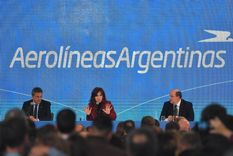 Sergio Massa y Cristina Fernández de Kirchner dieron un discurso el día lunes por el el 15° aniversario de la recuperación de Aerolíneas Argentinas. Foto: Telam Sergio Massa y Cristina Fernández de Kirchner dieron un discurso el día lunes por el el 15° aniversario de la recuperación de Aerolíneas Argentinas. Foto: Telam