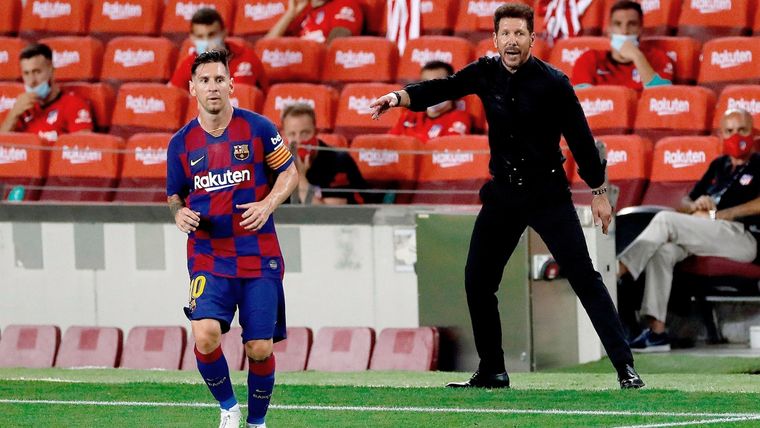 Simeone y Messi en uno de los tantos duelos ligueros. Foto: publicada en Mundo Deportivo