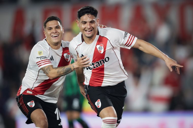 La picante discusión entre Salas y Juanfer Quintero en pleno River-Racing que no se vio en TV.