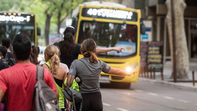 Pese a los reclamos desde el interior de Mendoza, el Gobierno no dará marcha atrás con el aumento. Foto: Santiago Tagua/MDZ