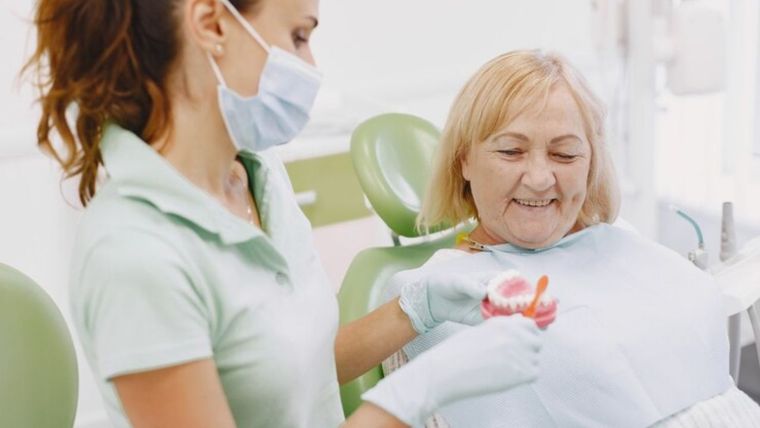 Cambios en el programa Sonrisa mayor Foto: Freepik