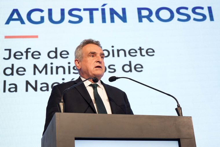 Rossi volvió a echarle la culpa al FMI por las medidas económicas tomadas por Massa Foto: NA