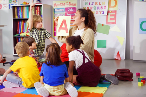 La enseñanza de inglés en el Área Metropolitana de Buenos Aires (AMBA) atraviesa una paradoja crítica.
