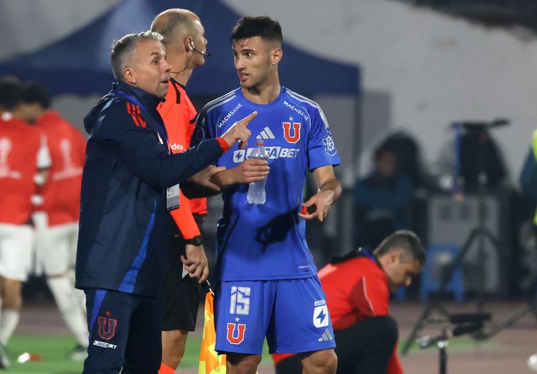 Gustavo Álvarez, entrenador argentino de la U. de Chile, analizó la victoria de su equipo sobre Independiente en los octavos de final ida de la Sudamericana. &nbsp;