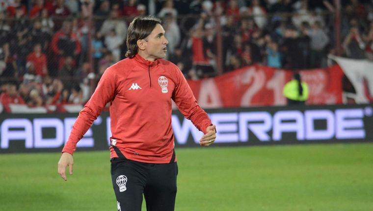 Diego Martínez a un paso de volver a dirigir a Huracán. Diego Martínez a un paso de volver a dirigir a Huracán.