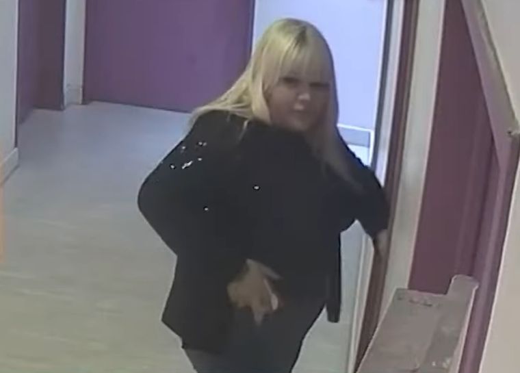 Morena Rial estuvo de campana mientras sus amigas robaban las pertenencias de las panelistas de LAM. Foto: Captura de pantalla Youtube América TV.