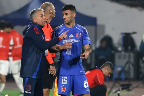 Gustavo Álvarez, entrenador argentino de la U. de Chile, analizó la victoria de su equipo sobre Independiente en los octavos de final ida de la Sudamericana. &nbsp;